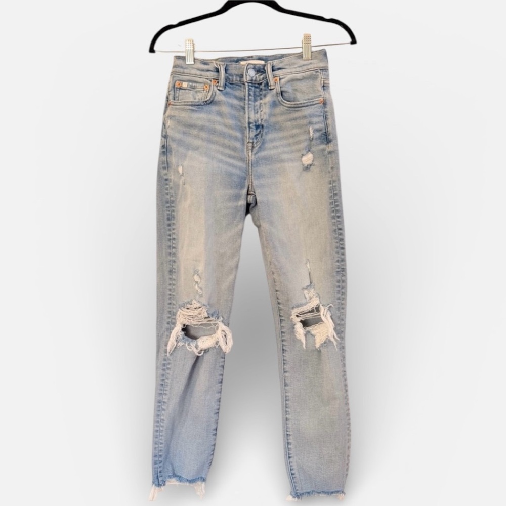 AE77 The Mom Jean light wash ripped jeans